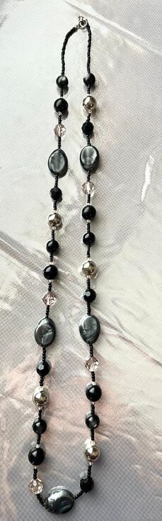 Unbranded Jewelry - Vintage Multi Faceted Gray Blue Silver Glass Bead 18" Necklace Single Strand